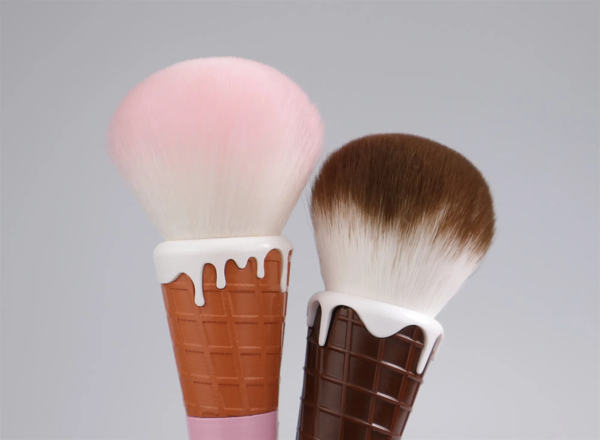 New Design 2 In 1 Screw Ice Shape Beauty Personal Makeup Brush With Ice