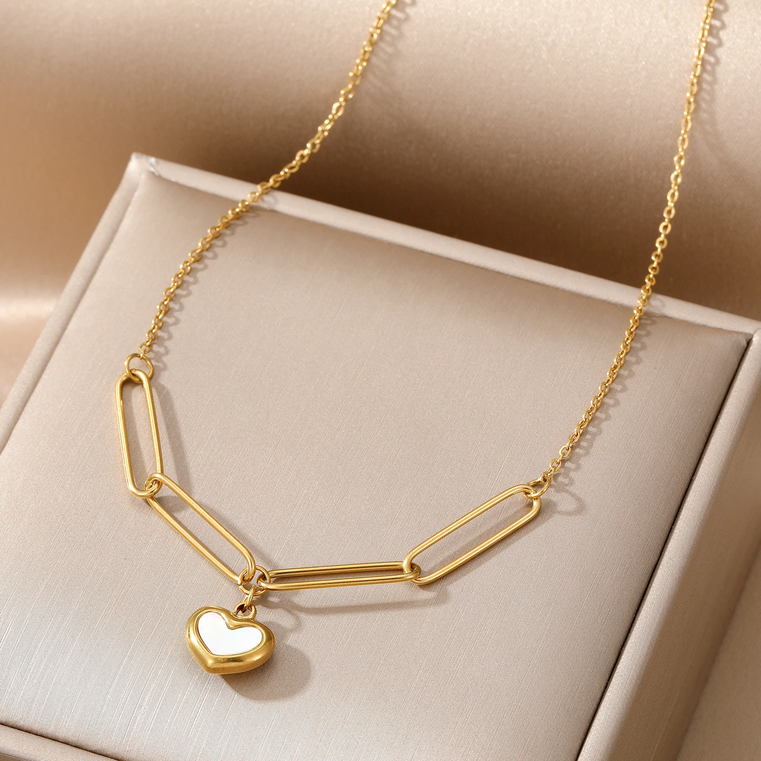 Hot Sale  Stainless Steel Necklace for Women Exquisite Simple Popular Pendant Necklaces 18k Gold Plated Chain Jewelry