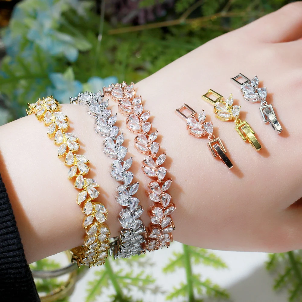 

Rose Gold Plated White Cubic Zirconia Leaf Pattern Bracelets Bangles for Women Girl Gift Fashion Wedding Party Jewelry