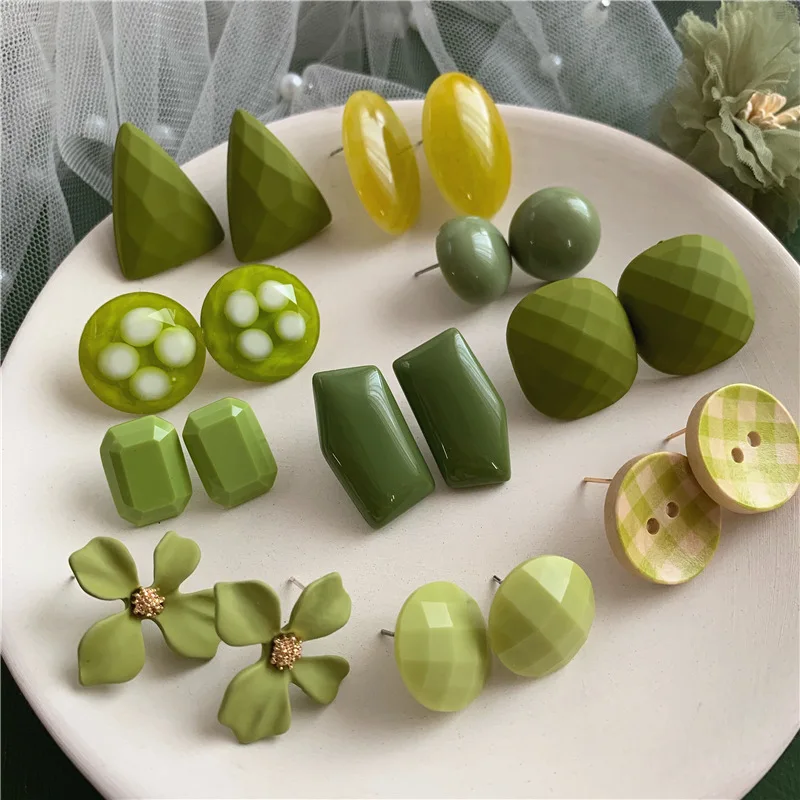 

New Japan and South Korea Avocado Earrings Retro Fresh Green Earrings Acrylic Resin Screw Ear Clip Jewelry for women