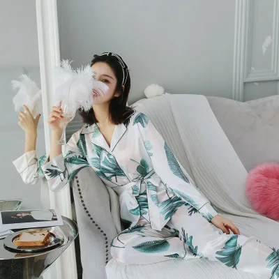 

Floral Print Silk V-neck Loungewear Long Sleeve Two Piece Pajamas Women's sleepwear