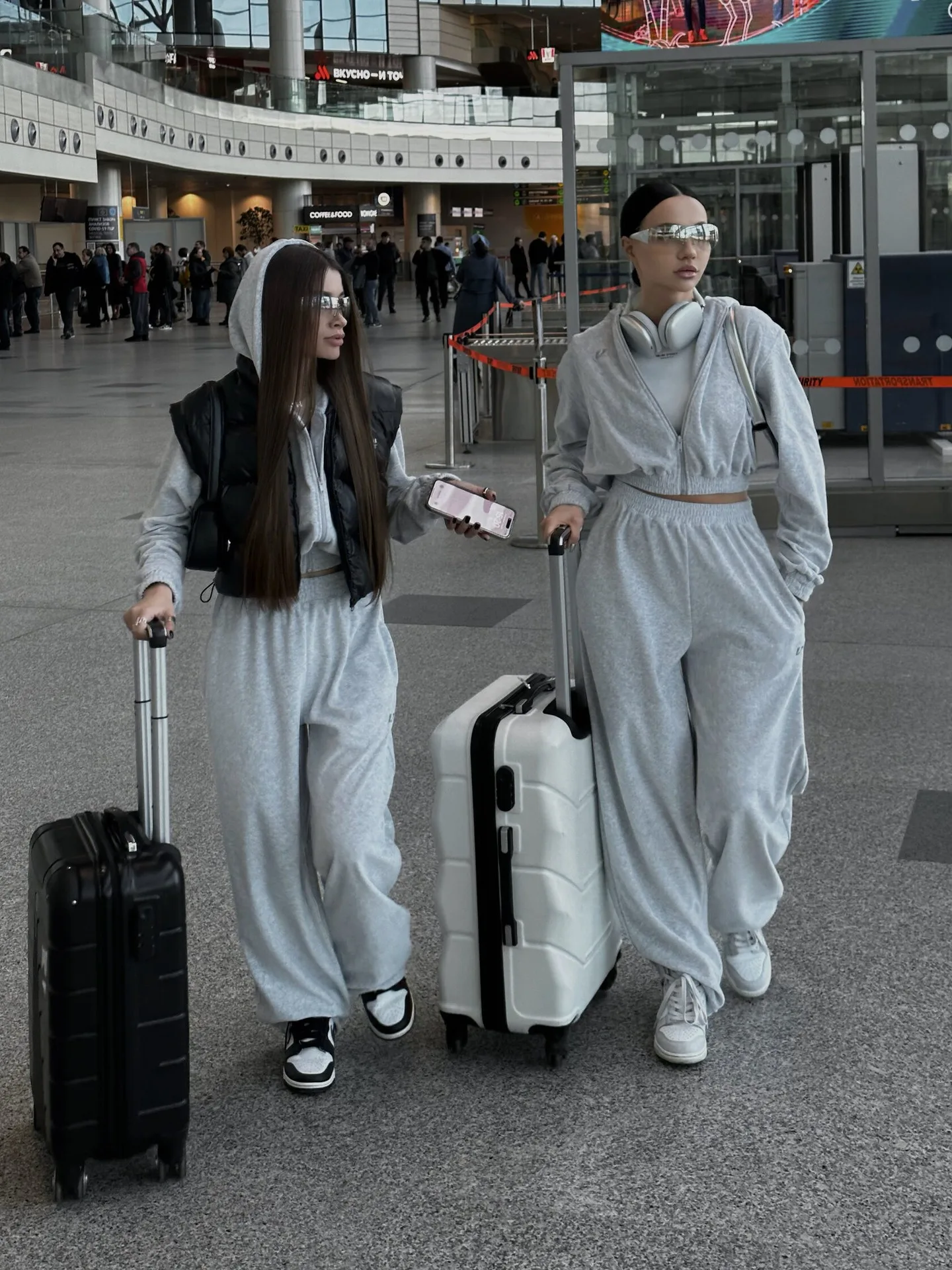 2024 Women's Casual Two-Piece Set Long Sleeve Hooded Elastic Trousers Street Style Loose Fit Solid Pattern for Autumn