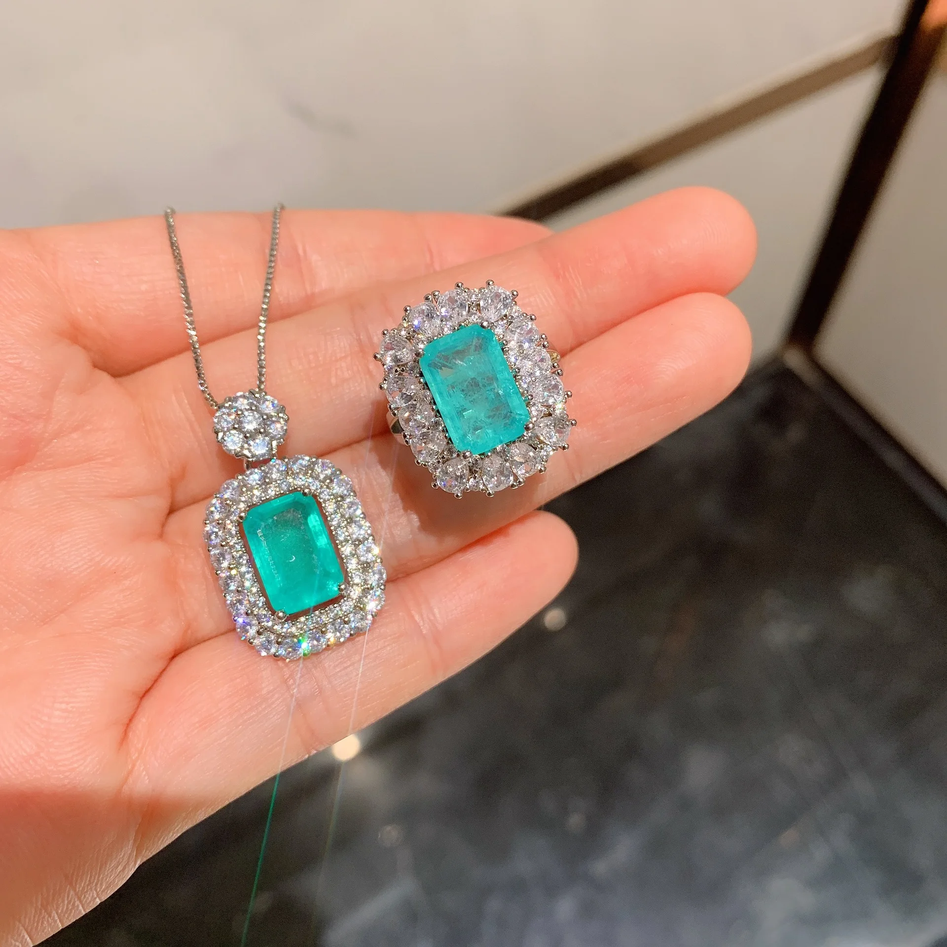 

Fashion Luxury Necklace and Ring with 8*12 Square Ring Pendant Green Main Stone Jewelry Set for Women 2021, Picture shows