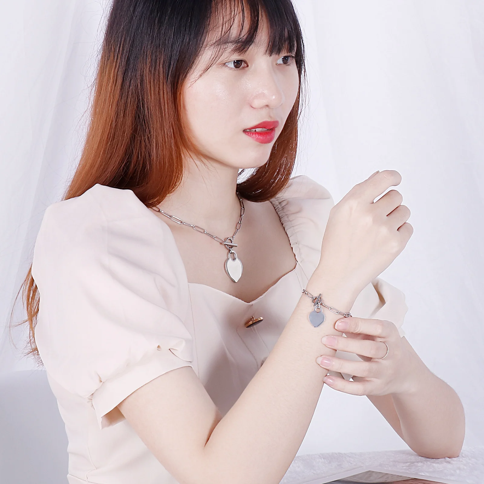 

2021 New Style Qings Stainless Steel Gold heart pendant link chain necklace