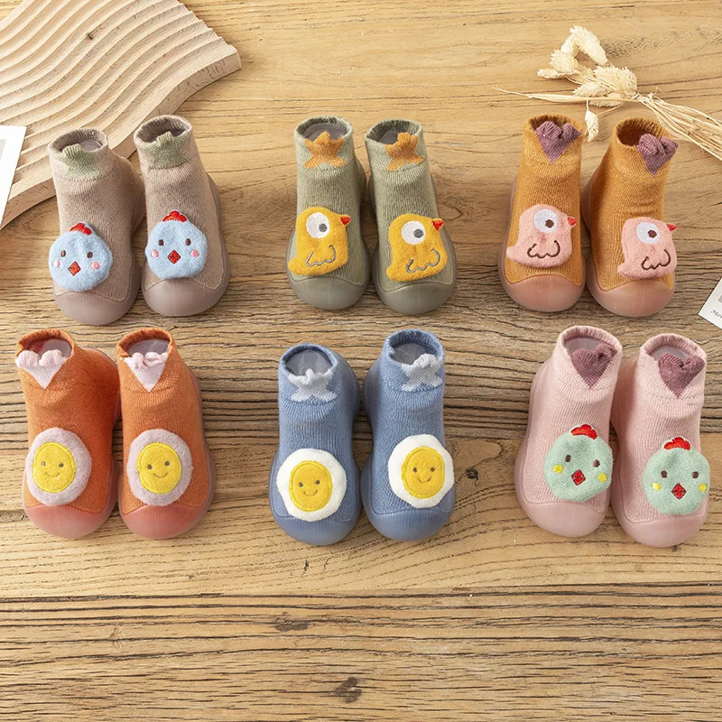 

XIANGHUI wholesale High Quality Autumn Winter New Design Grip Cotton Tube Cute Baby Shoe Socks for Kids