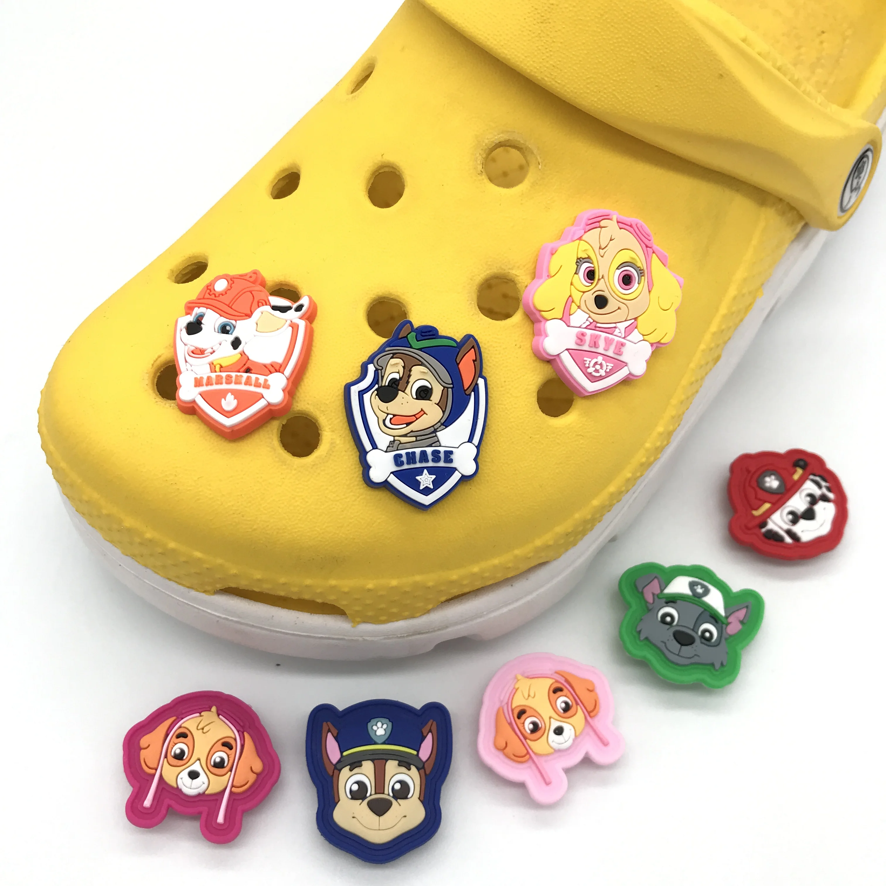 

2021 new design croc charms Shoes accessories Tomas team dogs animation cartoon party gifts croc shoes charms, Picture