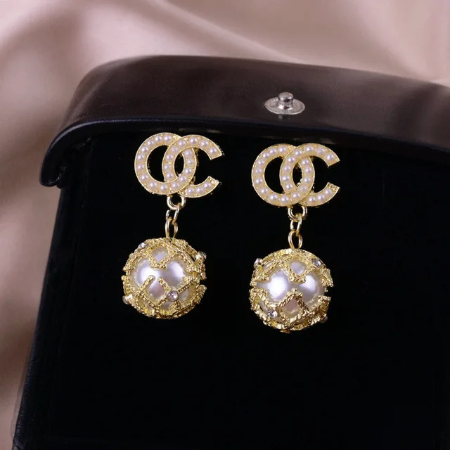 

2021Designer earrings popular brands the new popular CC hollow round ball pearl earring, Yellow color