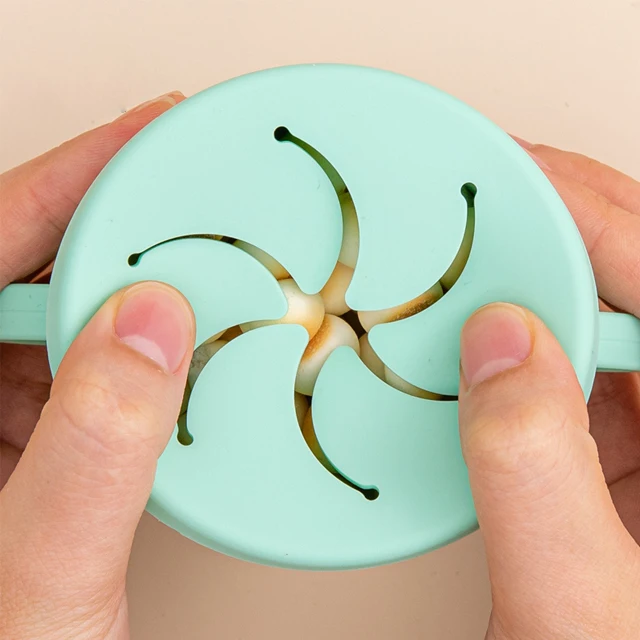 

Soft No Spill Food Snack Storage Container No Spill Bowl Baby Silicone Snack Cup