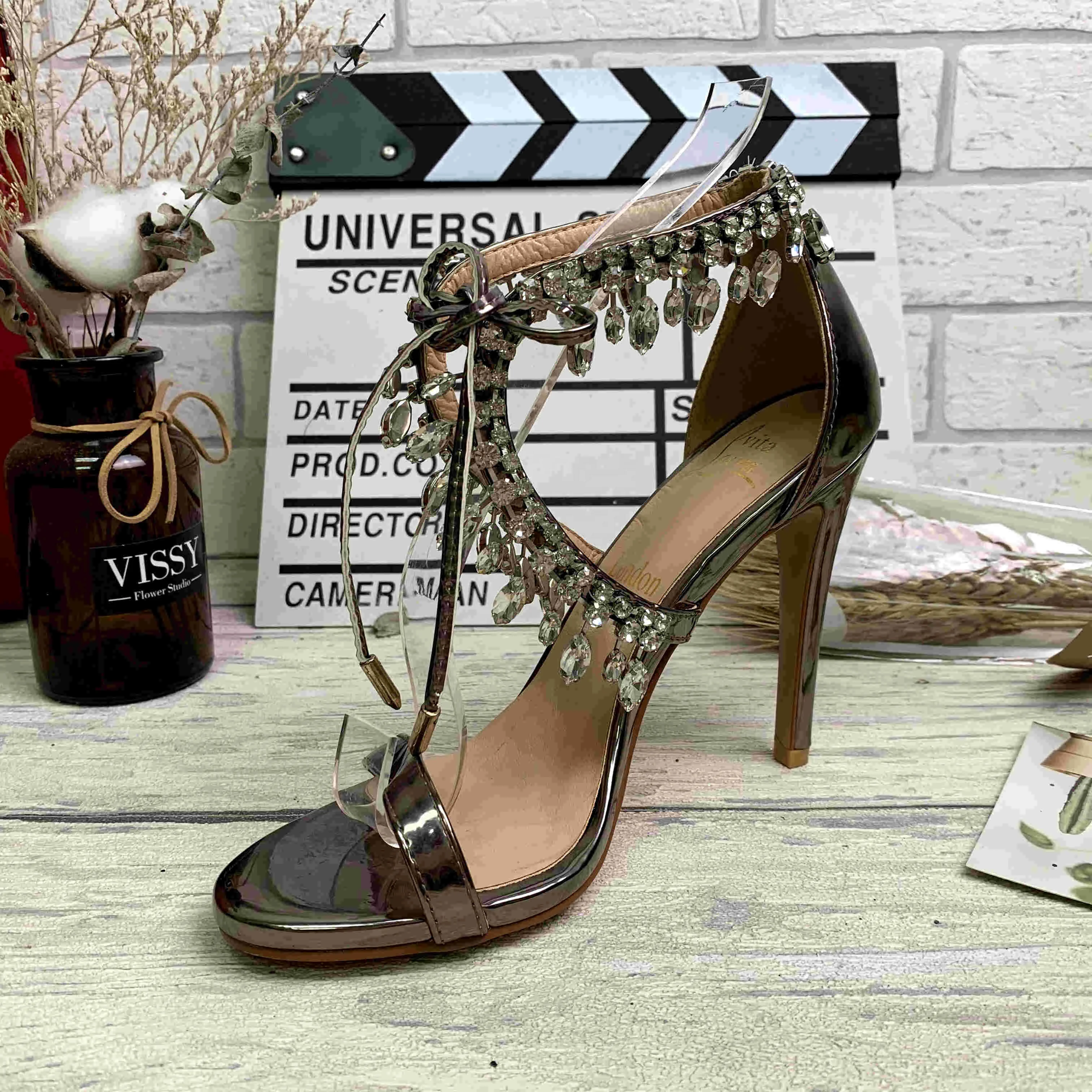 

2021 spring new buckle-style diamond accessories trend stilettos European and American large size wholesale, Gold