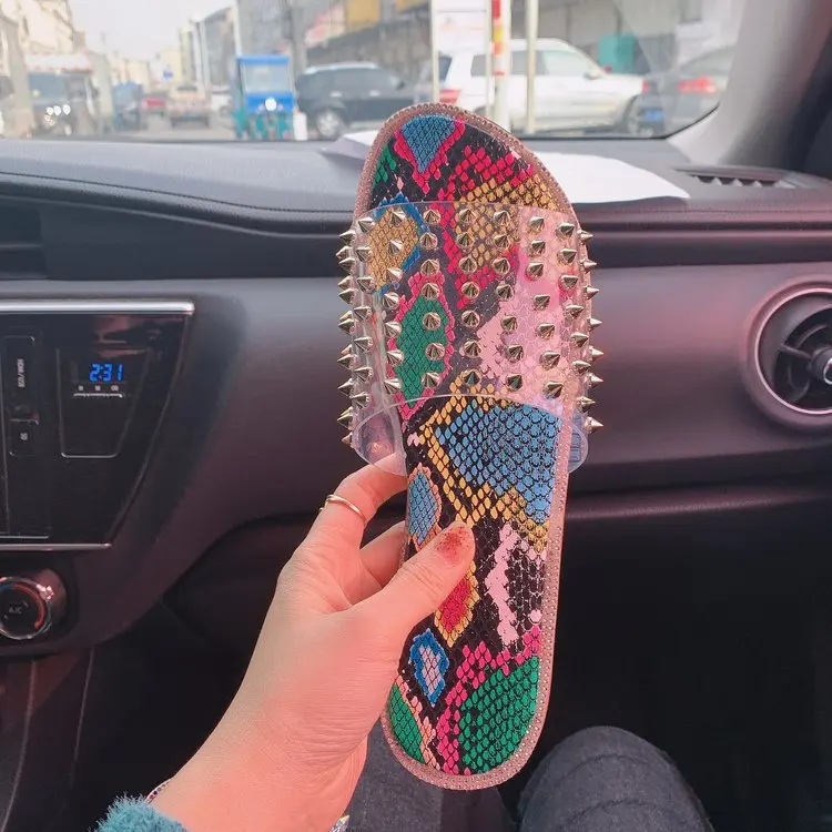 

Wholesale Women Shoes Sandals Platform Ladies Flat Luxury Women Casual Fasion Rivets transparent Thick Soles Slippers, Picture showns