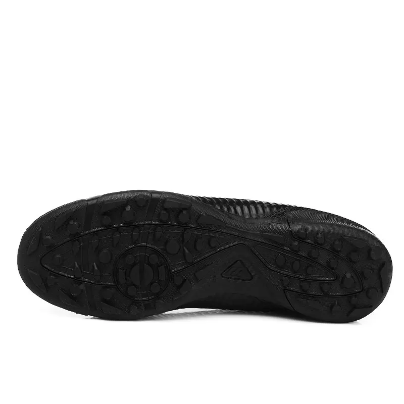 

Mid-sock football boots for men and women.