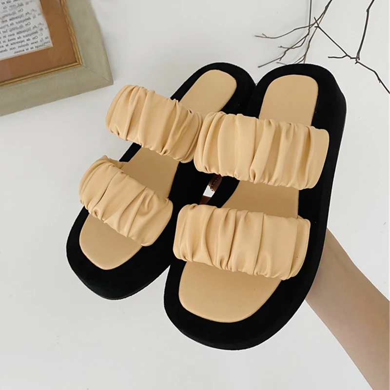 

NEW Summer 2021 Shoes Woman Slides Slippers Pleated PU Soft Slippers Sandals Flat Bottomed Thick Fashion Leisure Mules 35- 40, Black white apricot blue