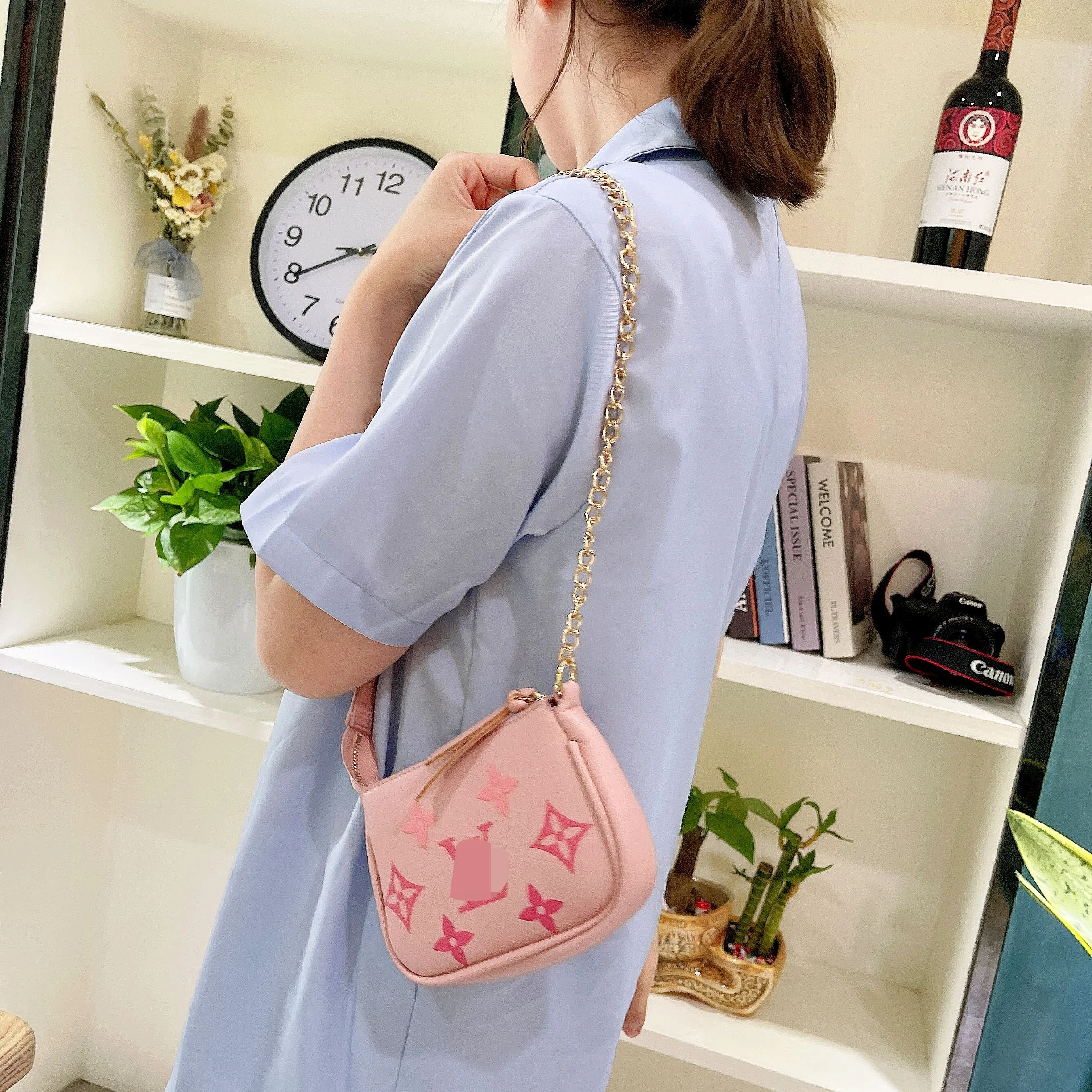 

Famous design of summer bag compact leather armpit bag presbyopia pattern trend small bag, Picture