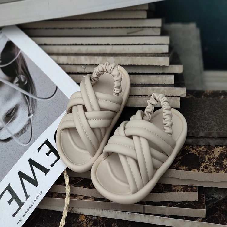 

South Korea's new children's shoes 2021 summer style children's western fashion sandals soft bottom Roman cross beach slippers