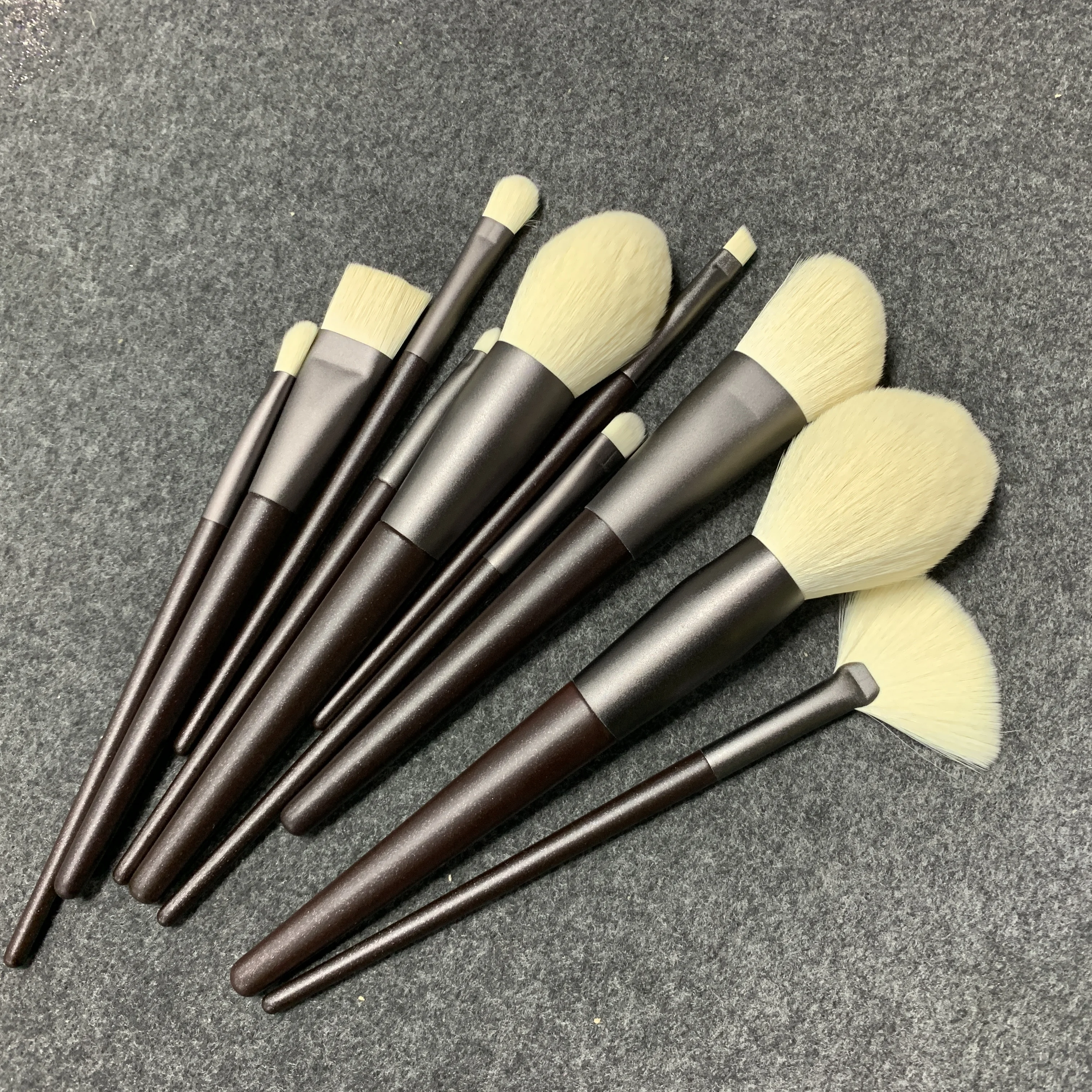 

Amazon hot sale 10pcs optional private logo professional makeup brush set with wooden handle for makeup