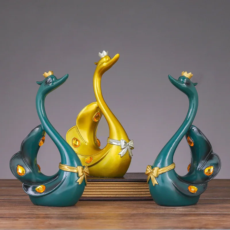 

European-style couple swan resin ornaments home living room decoration crafts creative romance to give the couple a wedding gift, Picture