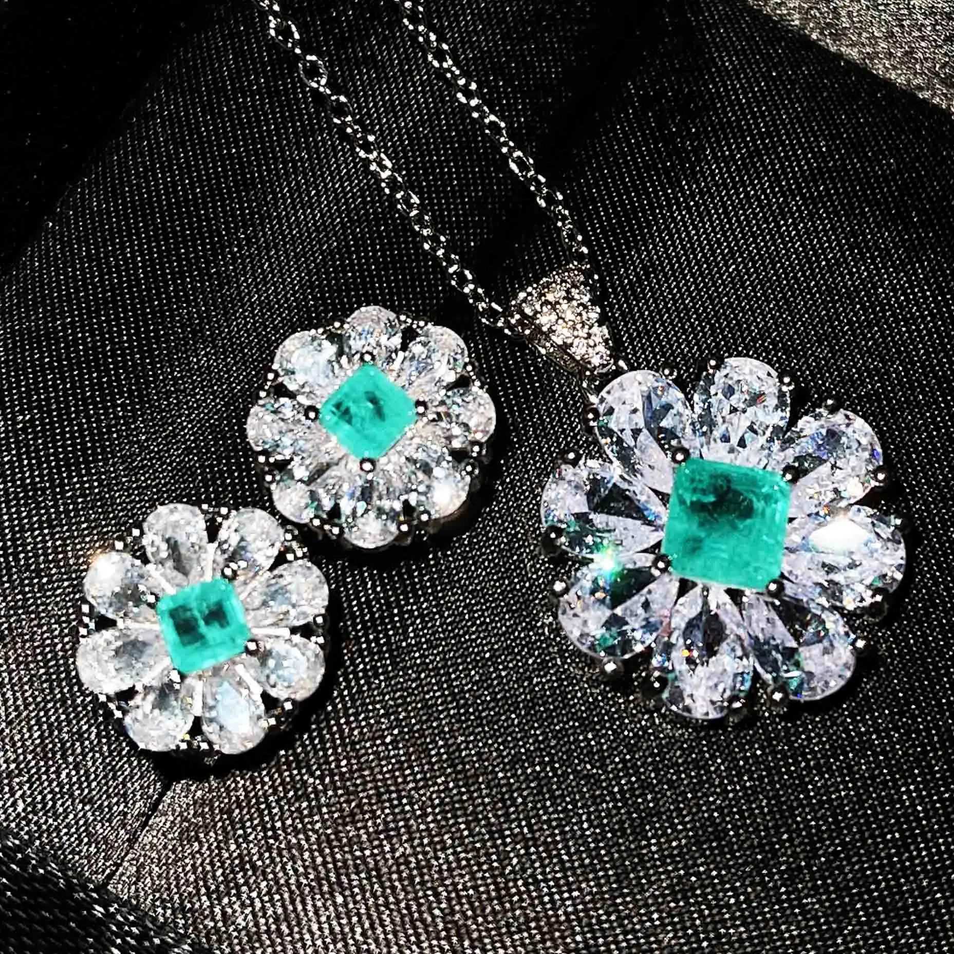 

Crystal Flower Pendant Necklace Earring Set Simple Fashion Bridal Jewelry Set, Like picture