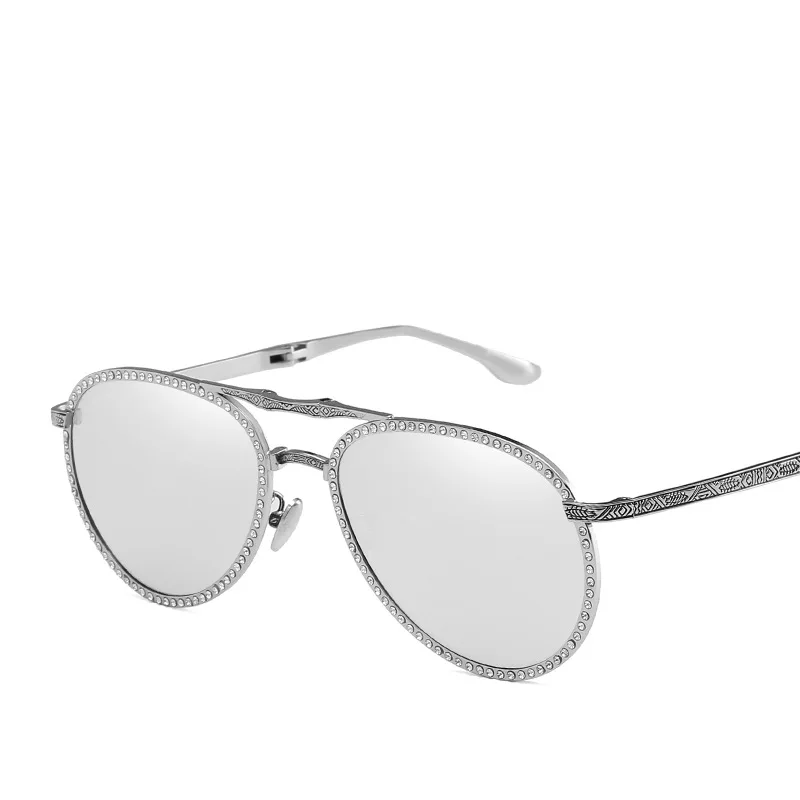 

Wholesales Full Metal Frame Fashion Oval shades diamond sunglasses 2021 women newest sunglasses 2021