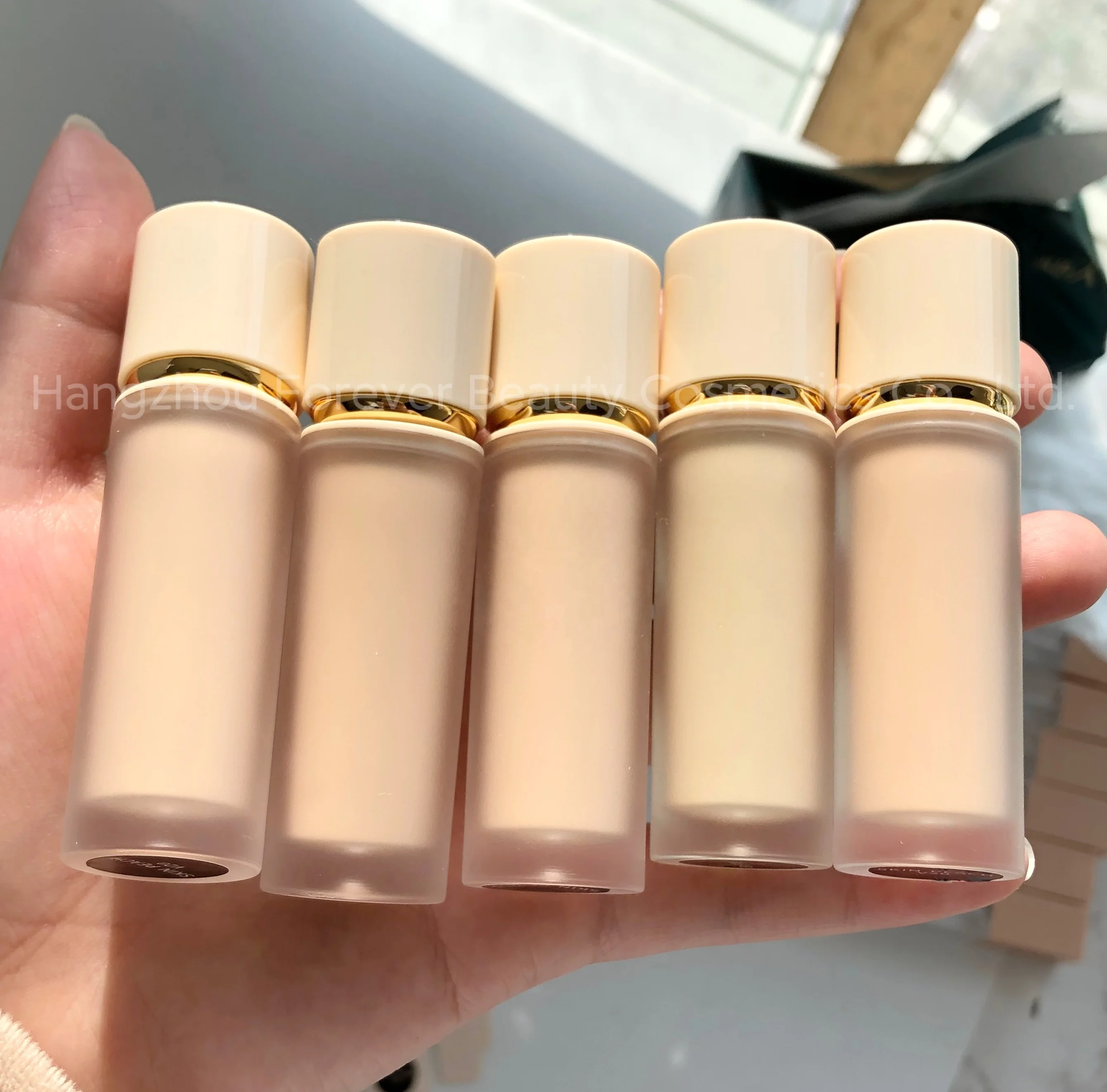 

Hot Sale Natural Whitening Nourishing Soft Vegan Beige Tube 10 Colors Foundation for Custom Logo