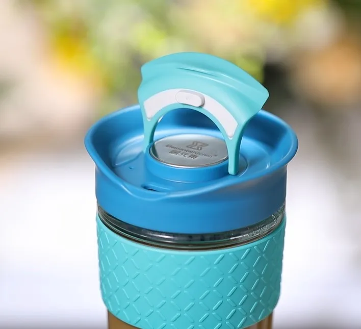 
2020 reusable glass coffee drinking cup with silicone sleeve and lid 