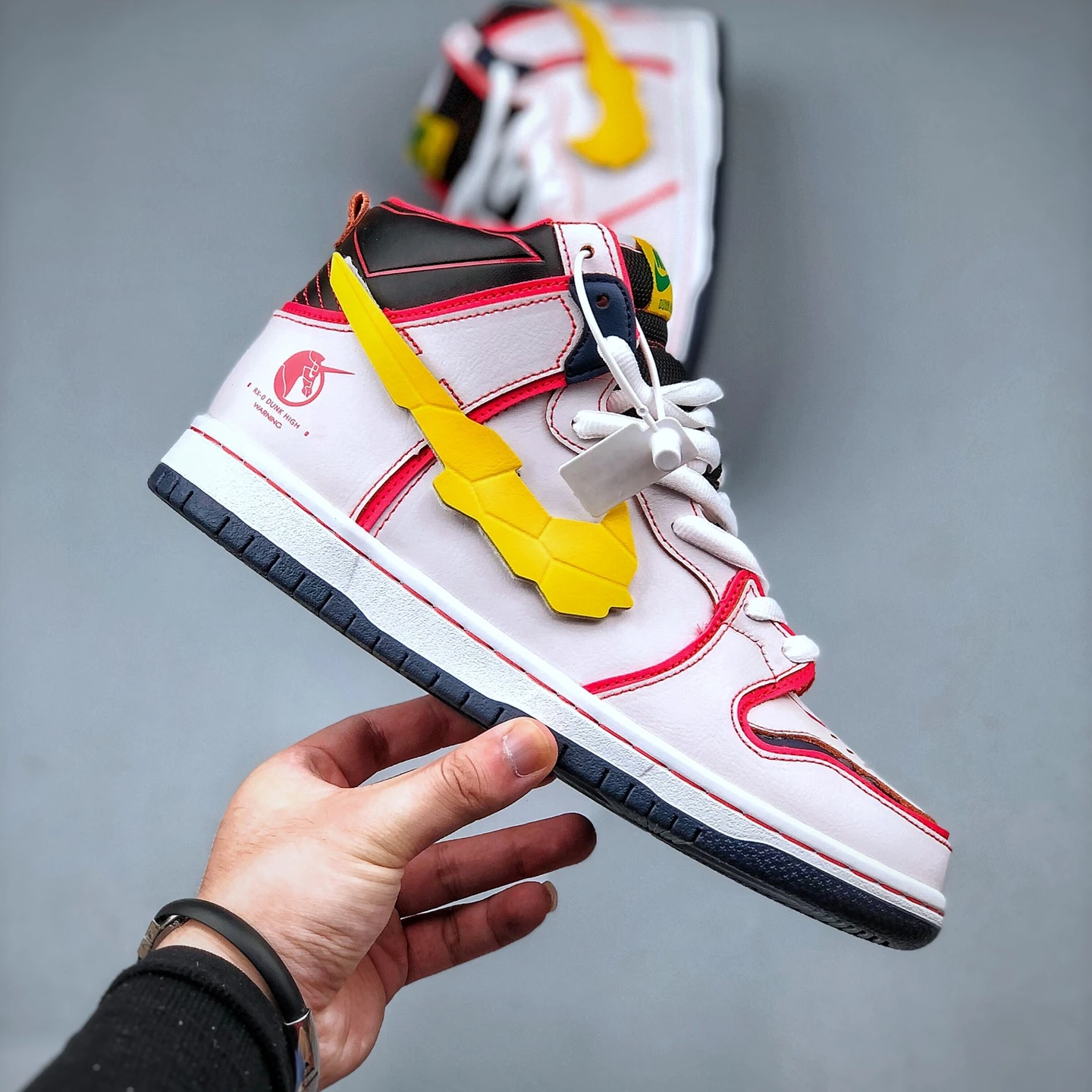

Top Quality Designer Shoes Gundam Warrior Co Branded Shoes AJ NK SB Dunk High Pro QS Gundam Red And White Nike Basketball Shoes