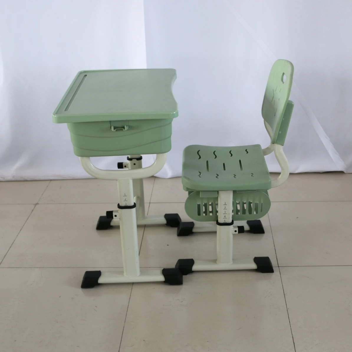 desk and chair set 1.jpg