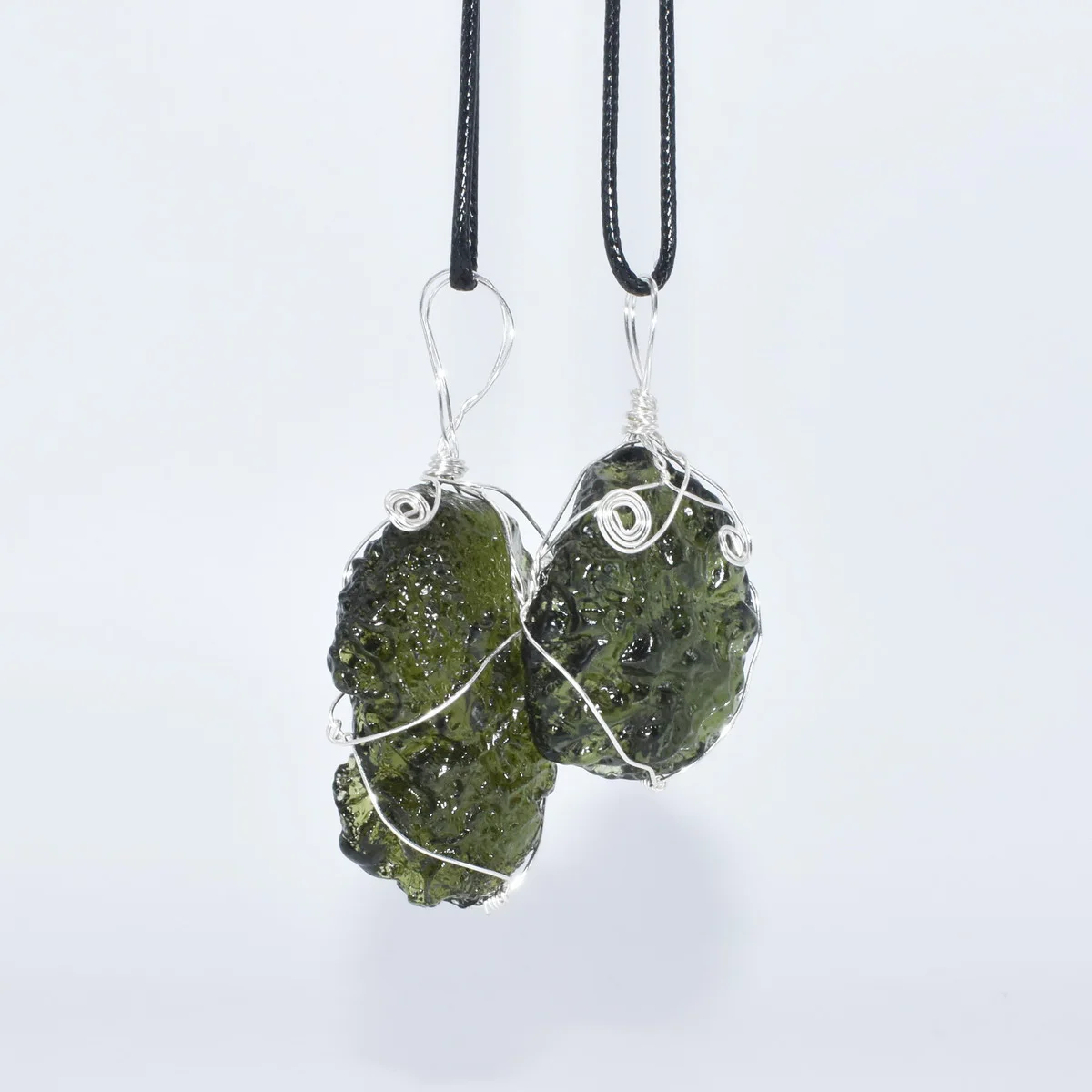 

New arrives 2021 natural irregular crystals healing stones moldavite gemstone necklace pendant with leather chain, Picture shows