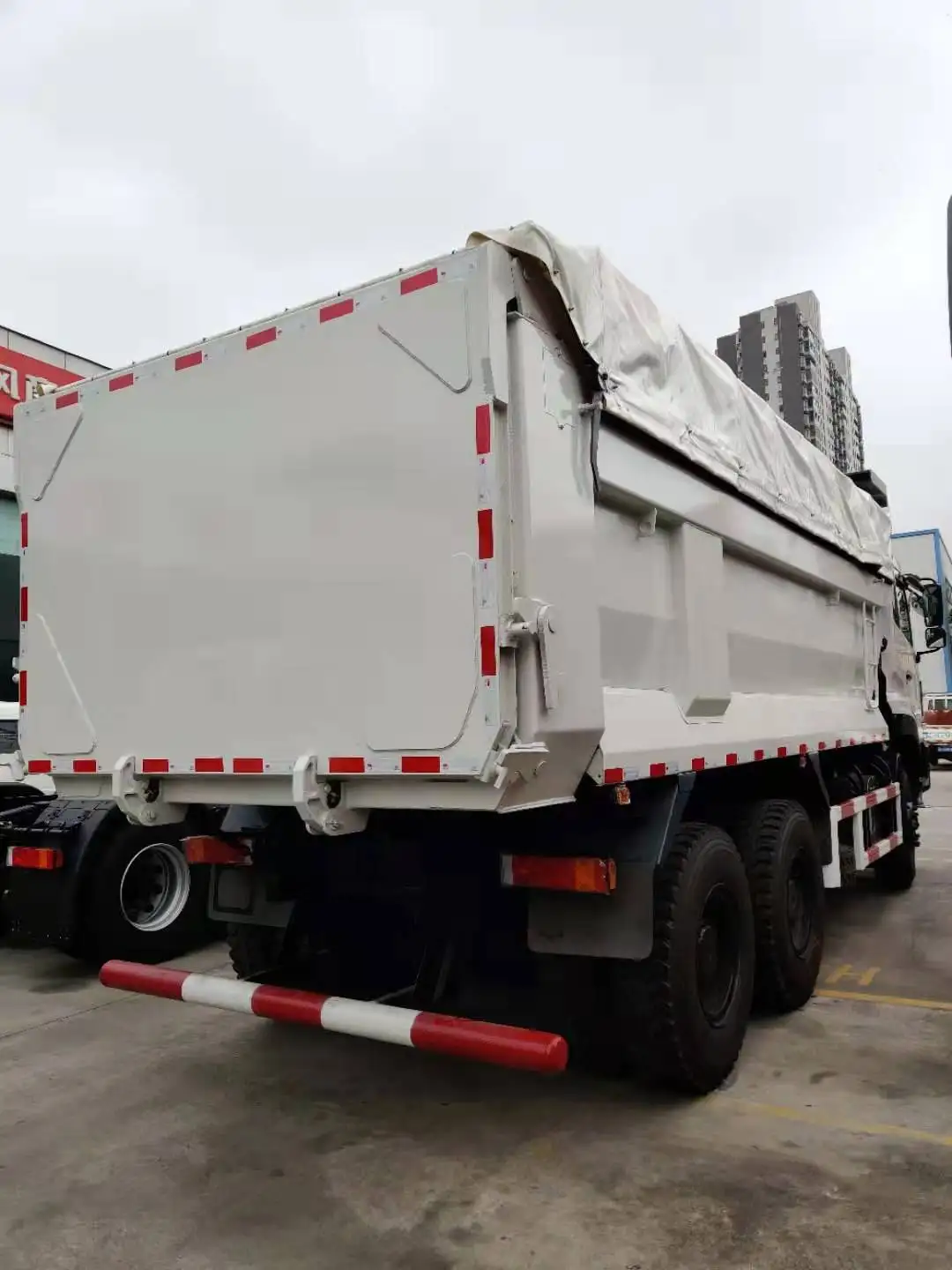 中国新工厂价格东风 6x4 350hp 12t lhd 自卸车