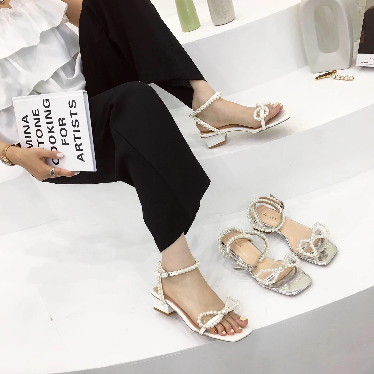 

New women's sandals, bow and pearl decoration style, size 35-40