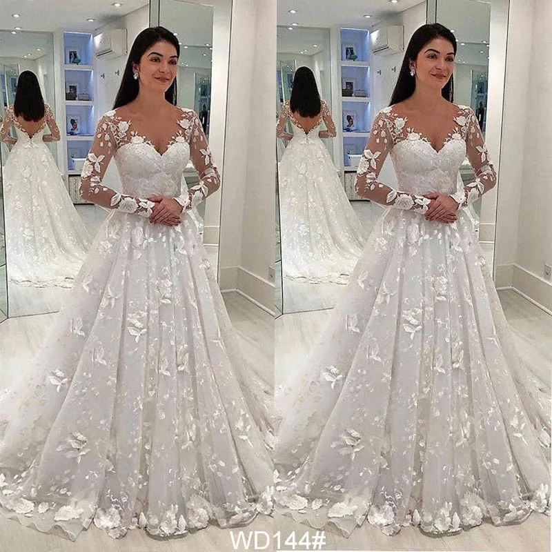 

Chic White Retro Lace Wedding Dresses V-neck Long Sleeve Backless Wedding Gown Draped Sweep Train Bridal Dress