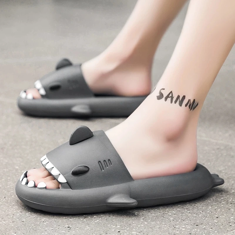 

2022 Summer Outdoor Anti-Slip Couple Cool Beach Shoes Indoor Bathroom Sandals High Quality Men's Shark Cloud Slippers