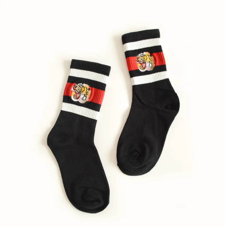 

Wholesale Women Embroidery Slouch Causal Sport Socks Custom Logo