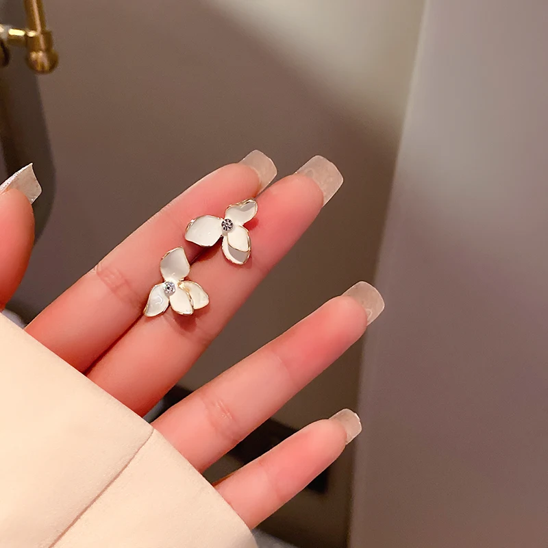 

fashion trendy oil drop white carved flower earrings stud