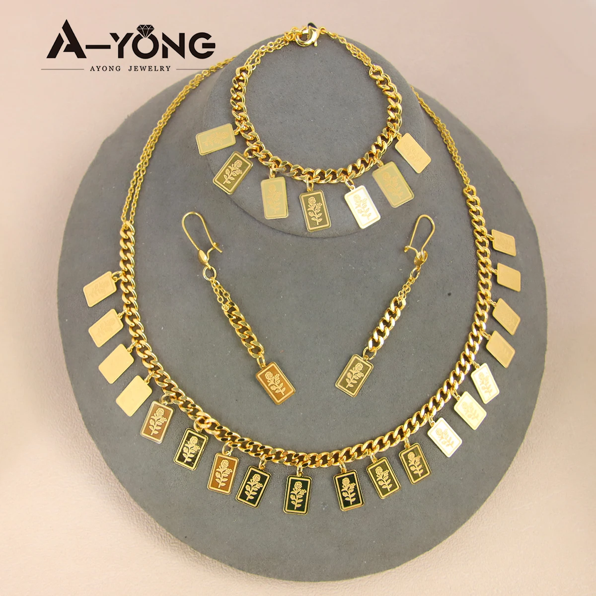

Ayong Hot Selling Products 2023 Hollow Out Brass Jewelry Sets Gold Plated Jewelry Flowers Pattern