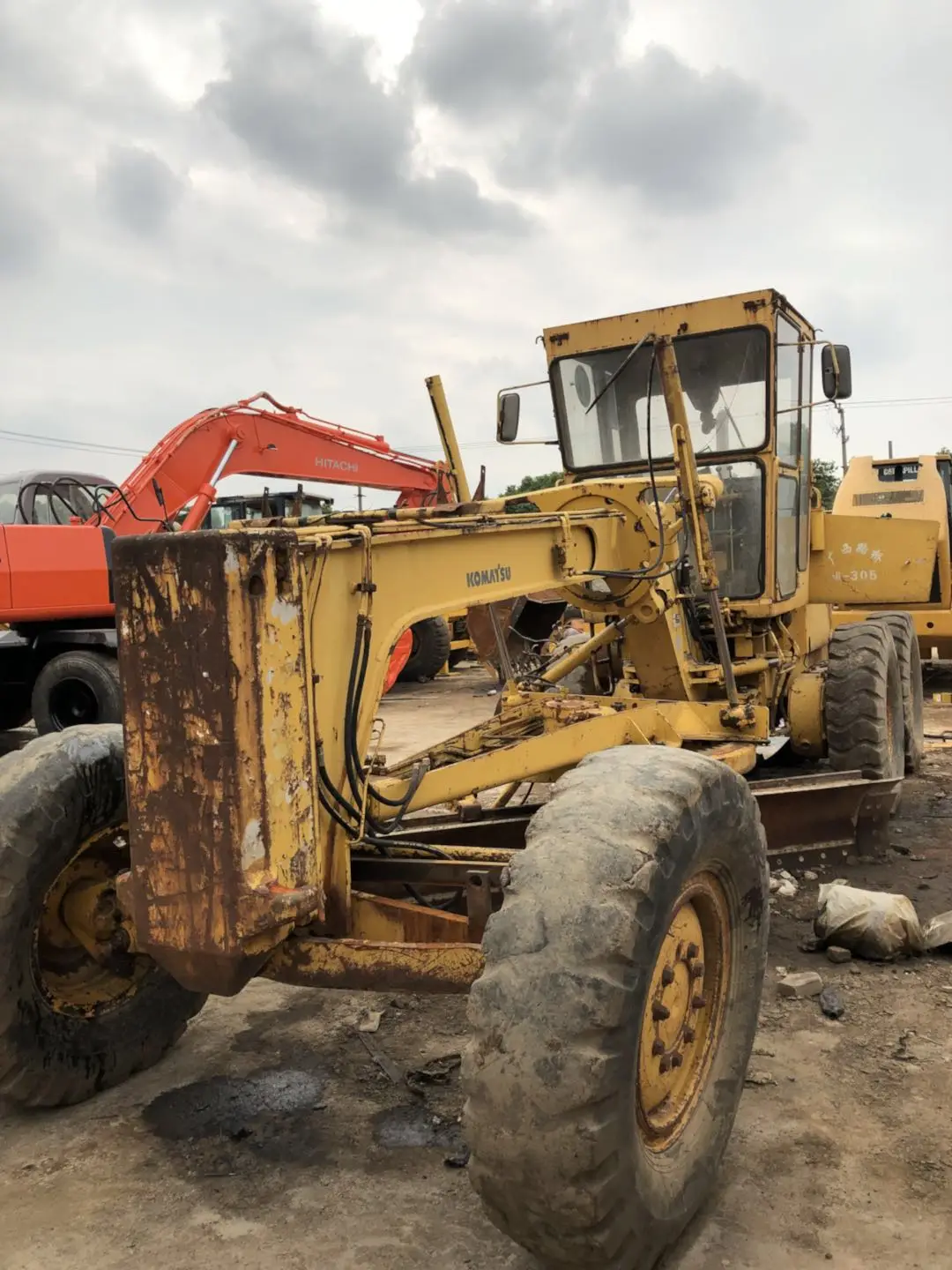 良好的运行状态 gd511 小松平地机/二手平地机月 h gd511 平地机在