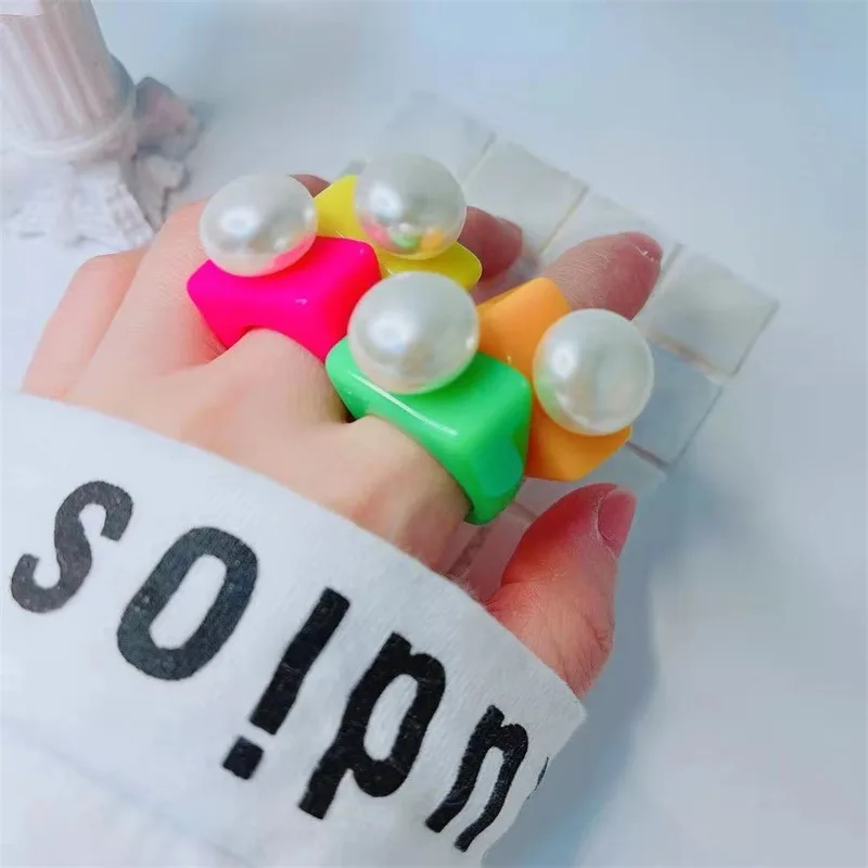 

JUHU 2021 Vintage Fashion Acrylic Acetic Acid Round pearl Resin Hand Finger Rings for Men Women Jewelry Gift big pearl rings, Colorful
