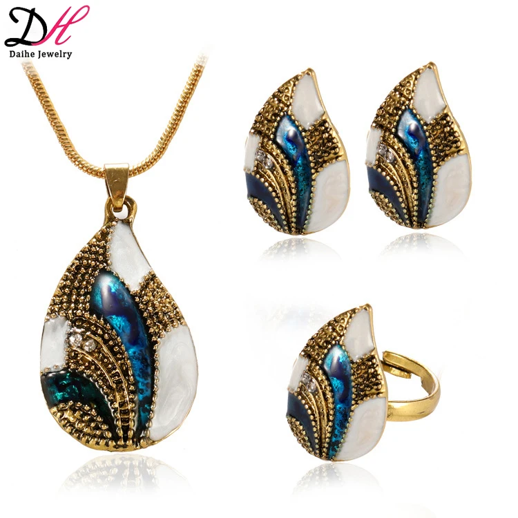 

2021 hot Sale High-end Necklace Jewelry Set European and American Fashion Diamond Pendant Ladies Necklace Three-piece, Gold, silver