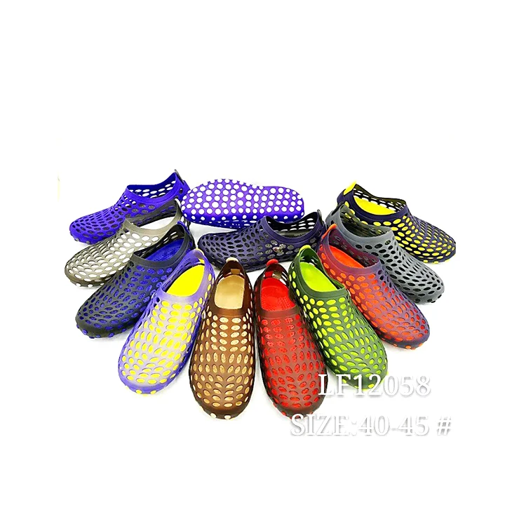 
Hot Sale Men EVA Garden Simple Clogs with Hole Beach Shoes 