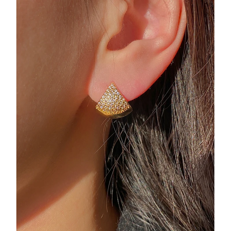 

2 Designs 18K Gold Plated Triangle Basket Earrings Fan Huggie Small Hoop Earrings Women Delicate Fashion Korean Modern Jewelry