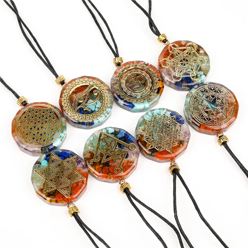 

Factory Wholesale Seven Chakra Necklace Boxed Energy Natural Crushed Stone Crystal Resin Necklace