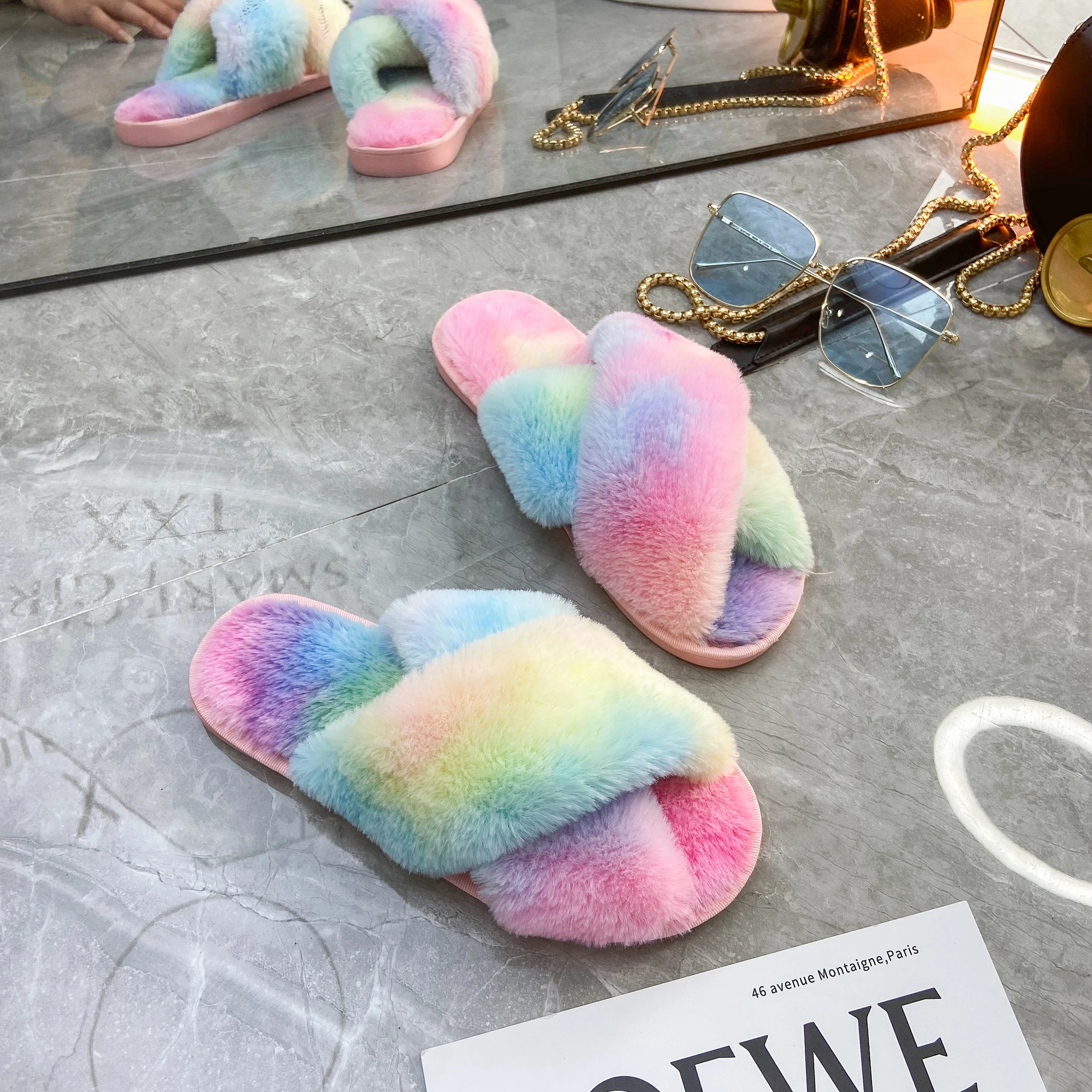 

Wholesale Popular soft style fur slides sandals soft faux fur slippers hot sale Winter fur slippers for women girls, Picture shows