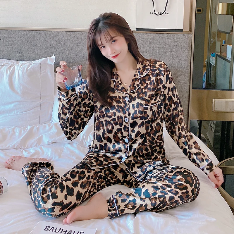 

Fashion Women Wholesale long Sleeve satin Fabric Plus Size Leopard grain Print Women silk Pajamas Nighty for Ladies