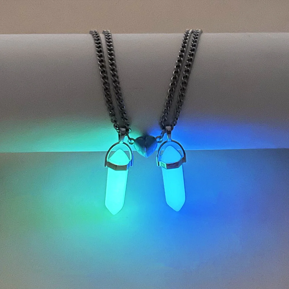 

Natural Stone Pendant Necklace Luminates Quartz Hexagonal Heart Magnetic Stainless Steel Couple Necklace Glow Necklace