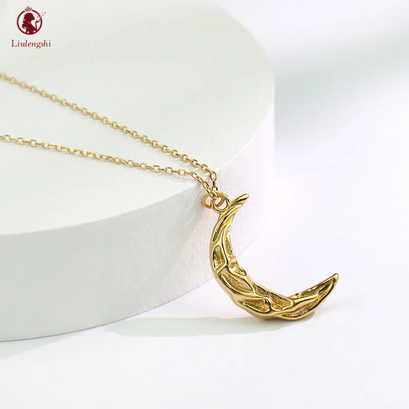

Custom Fashion 925 Sterling Silver Half Moon Pendant Necklace Pleated Crescent Moon Pendant Necklace For Women Gift