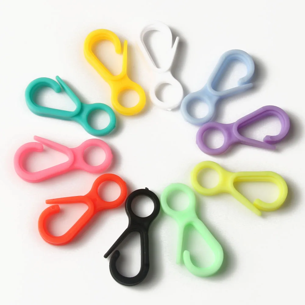 

Wholesale 50pcs/bag 33*15*5MM Candy Color Plastic Lobster Clasp Hooks For Bag Purse Key Ring Hook Finding