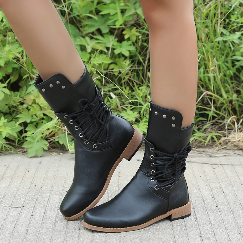 

2021 autumn and winter new Roman women's boots cross strap round toe mid-tube boots large size flat-bottom rivet Martin boots