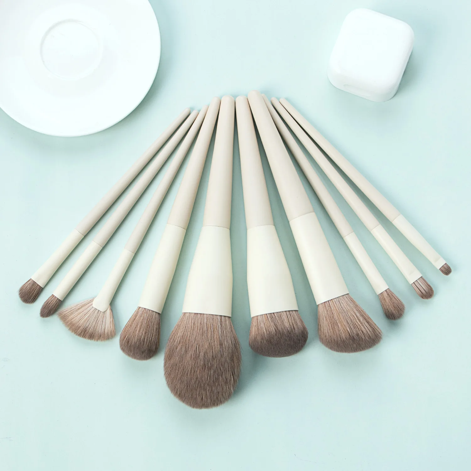 

Custom logo 10pcs professional wooden handle makeup brushes private label cosmetic brush set, White