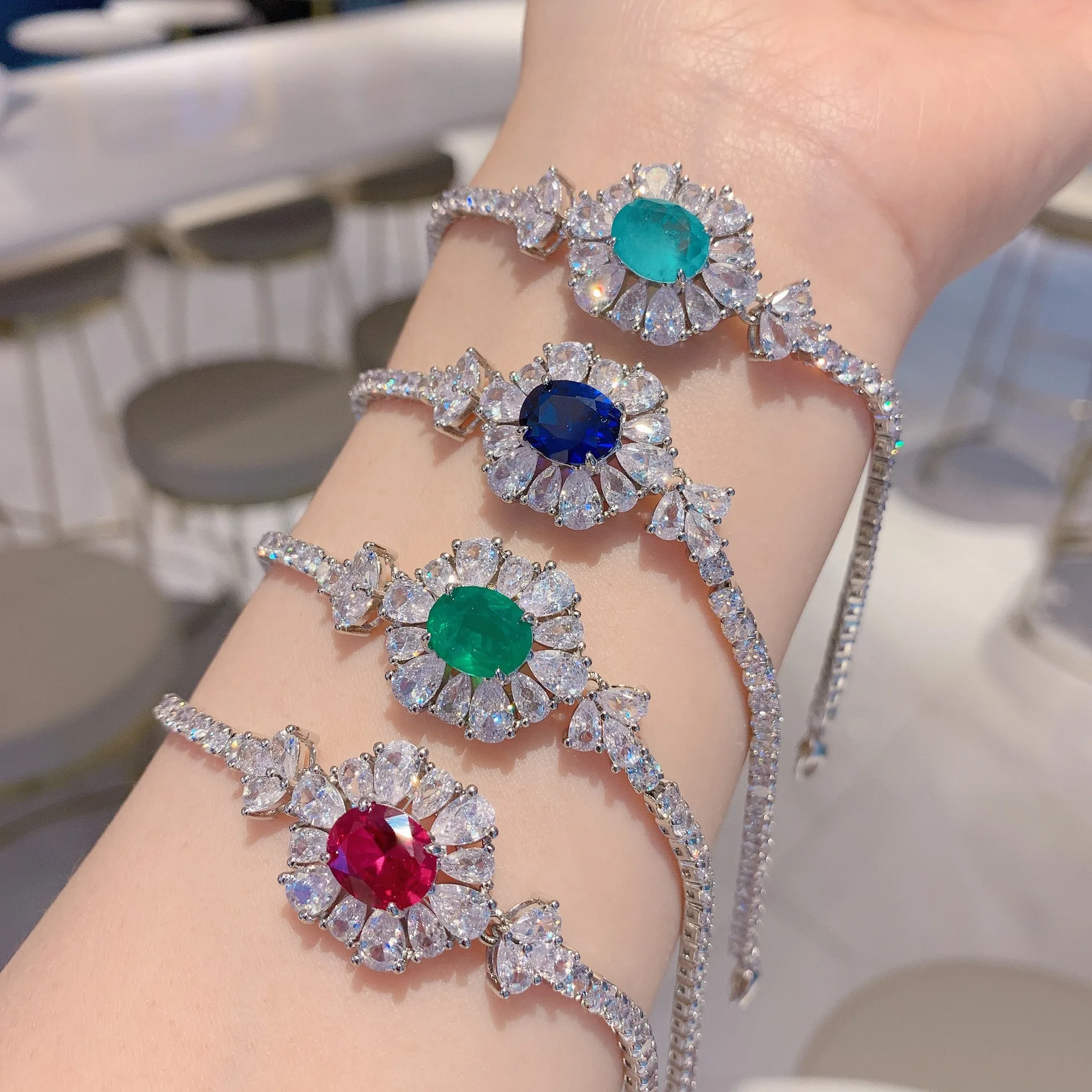 

luxury New Design Fashion Jewelry High-end Luxury Flower Zircon Adjustable Female Prom Party Bracelet