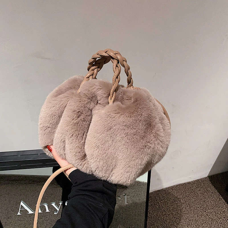 

Fall and Winter Handbags 2021 Women Hand Bags Luxury Fancy Ladies Purses Furry Bucket Bag Fluffy Faux Fur Bags