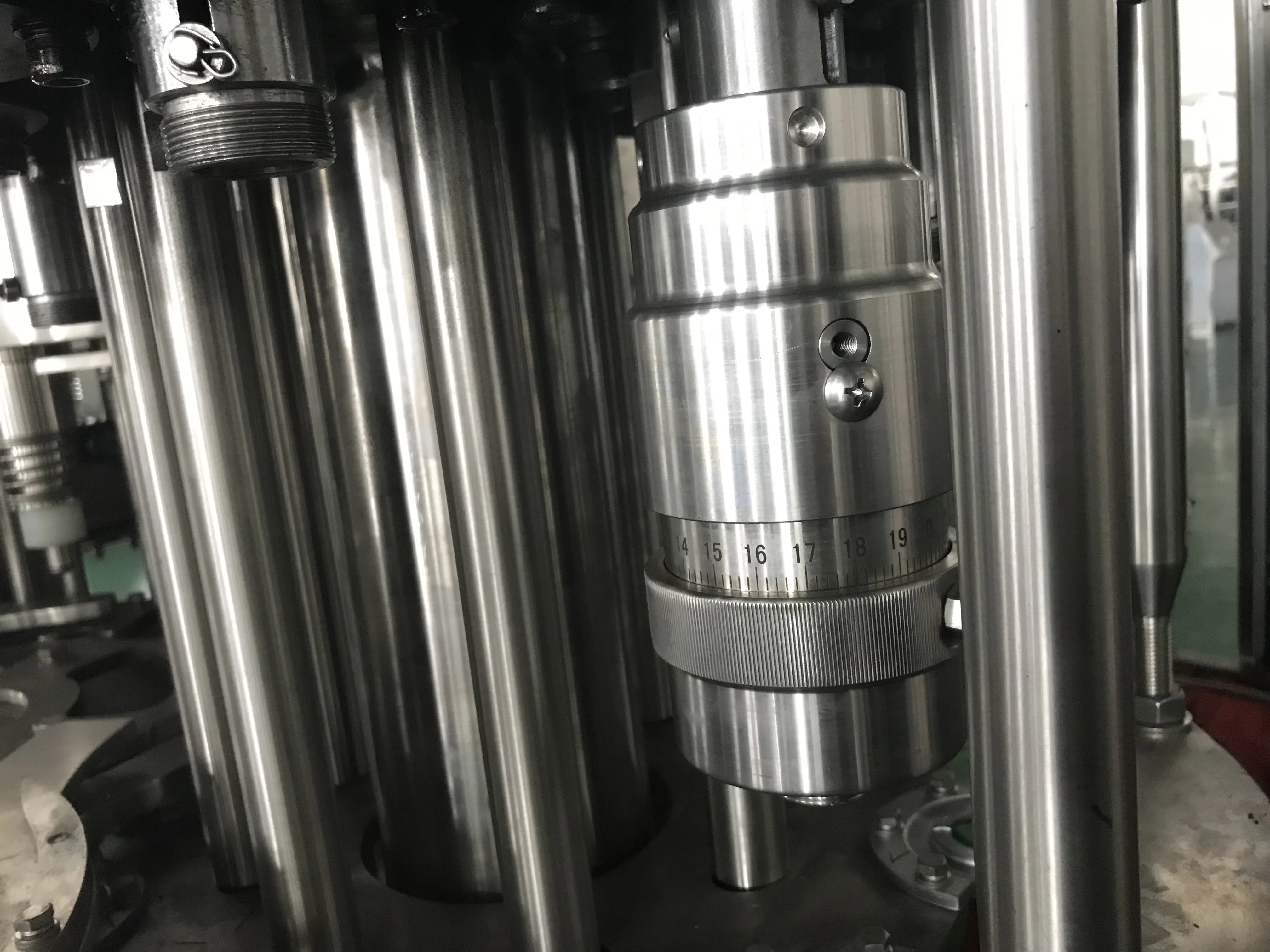 1.9kw 2000BPH Carbonated Drink Bottling Machine PLC Stainless Steel